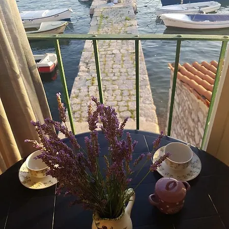 View Cres