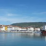 View * Cres